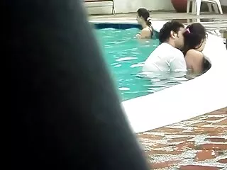 Mujer bonita en videos xxx en español amateur bata blanca tiene sexo